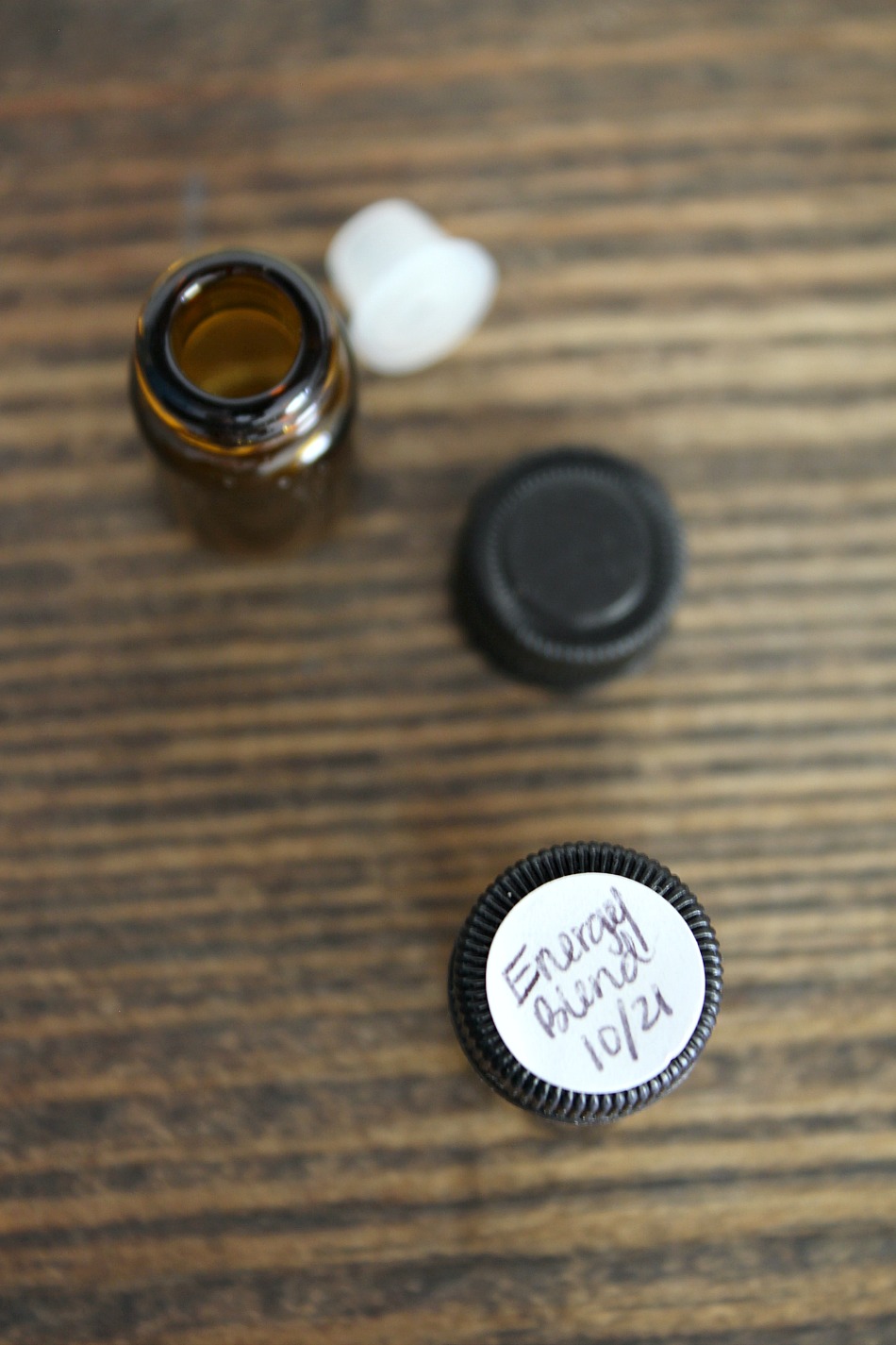 Blending Essential Oils for Beginners | Growing Up Herbal | Learn how to create your own essential oil blends from scratch by following these simple steps. Perfect for essential oil beginners!