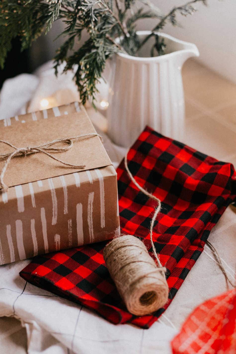 Natural Lifestyle Holiday Gift Guide: Holiday gift wrapping