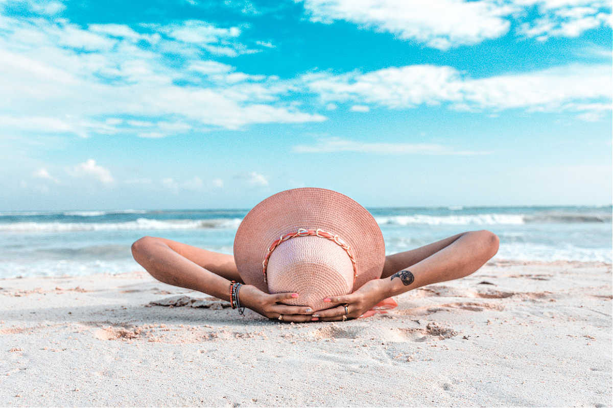 Seasons of the Female Menstrual Cycle | Growing Up Herbal | Learn how the female menstrual cycle aligns with the four season of the year and how this can impact lifestyle and self-care habits. 