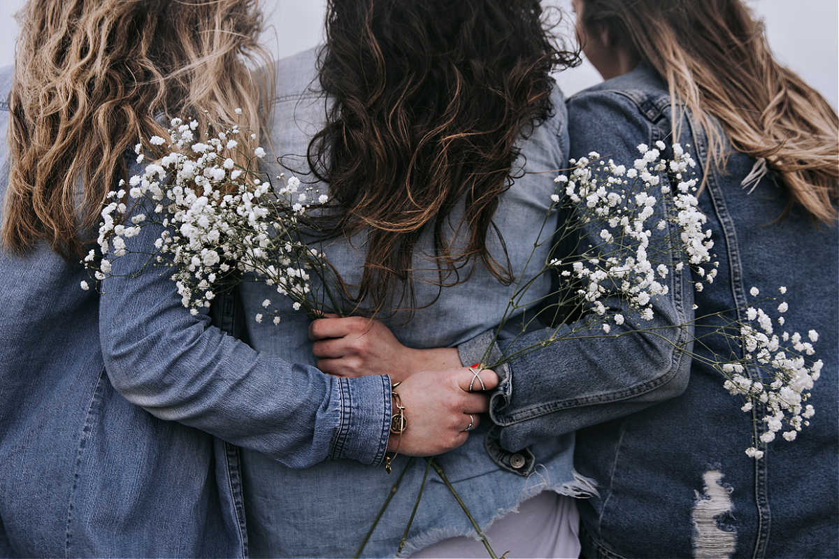 Seasons of the Female Menstrual Cycle | Growing Up Herbal | Learn how the female menstrual cycle aligns with the four season of the year and how this can impact lifestyle and self-care habits. 